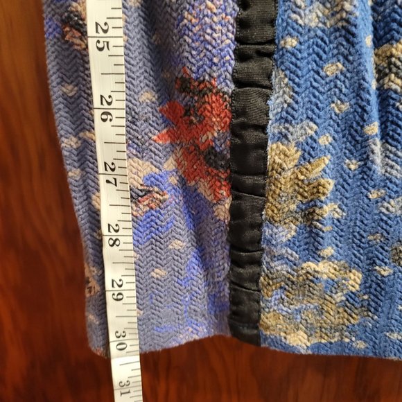 Floral Bodycon Keyhole Dress - Picture 4 of 7